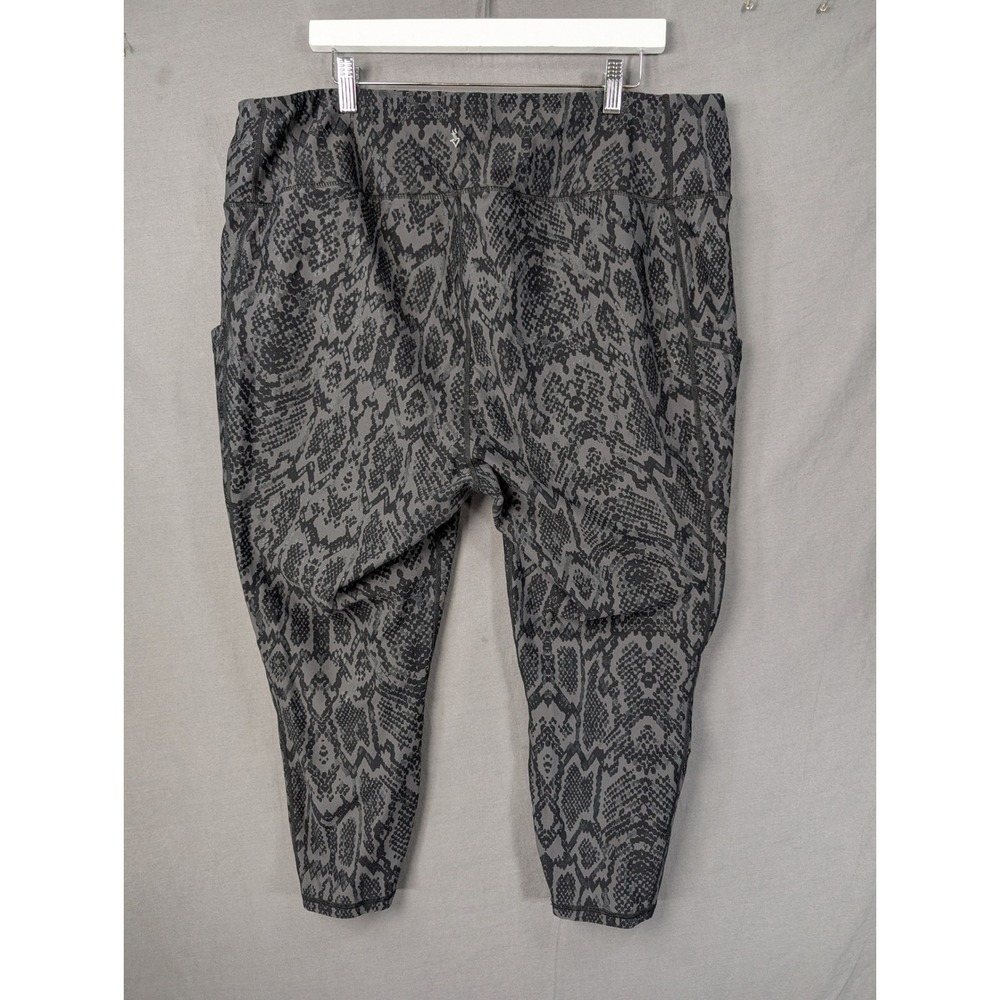 Torrid Active Gray Snakeskin Print Crop Leggings Plus Size 4